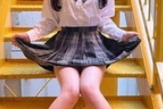 【画像】JKさん、エッチなパンツを見せてしまう
