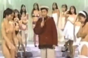 【動画】昭和のテレビ、いきなりおっぱいバトルを始める