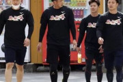 【悲報】阪神ドラ1佐藤、実はヒョロガリだったwwwwwwwwwwww