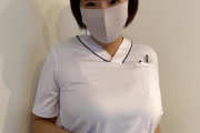 【画像】巨乳ナースYouTuberさん、シンプルにエロい