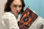 村重杏奈「乳首出してるってば！出してる！」