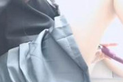 【自画撮り】制服姿の娘がスティックローター使った自慰行為を撮影して投稿！可愛い声で喘ぐガチオナが抜ける