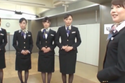 【画像】航空会社の入社式、エッチすぎるwwwwwww