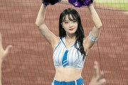 【画像】韓国のチアガール、球場で射精させにかかる