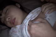 【エロ動画】 夏休みに実家に遊びに来た可愛い姪っ子の寝込みを襲う