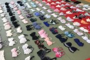 【画像?】無職(50)が盗んだブラやハ°ンティが並べられる！！
