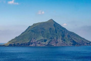 【怖い話】八丈島の森でハッテンしてたら、いつの間にか沢山のお坊さんに囲まれた話