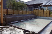 【画像】スーパー銭湯の「寝ころび湯」とかいう、男のチンポ見放題の謎コーナー
