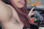 【画像】腋毛が生えてる剛毛女、最高に抜けるwwwww