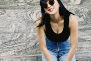 浅田舞 、タンクトップ＆デニムでスタイル強調「ナイスアングル」「腰の位置高い」