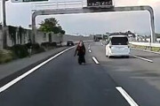 ◆【動画】群馬の高速道路を走行中に女の人が飛び込んでくる恐怖のドラレコ。