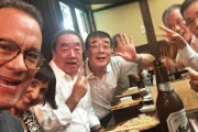【画像】陽キャ「飲み屋にトムハンクスいたw」ﾊﾟｼｬｰ