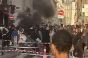 【動画】今フランスで大暴れしてる高校生のデモ、ガチでヤバ過ぎるwww