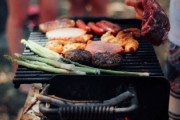 【悲報】女さん「女だけのBBQは楽しい、男が混じるとつまらなくなる理由」