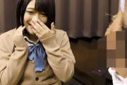 超絶可愛い制服美少女がセンズリ鑑賞で大興奮！パンツの脇からまんこを露出してオナサポ