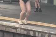 【動画】駅のホームでえちえち踊り　キッズ達が大興奮