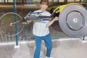 【画像】吉田沙保里、120kgある競技用車椅子を持ち上げ記念撮影ｗｗ
