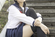 【画像】階段に座ってるパンチラJKのラッキースケベｗｗｗｗ