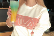 【悲報】えちえち金髪JKさん、ドスケベ乳輪を披露してしまう