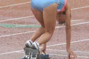 【画像】 陸上部JKさん、雨で下着がスケスケになってしまう