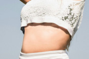 【画像】グラビアアイドル「下乳の汗は巨乳の証」