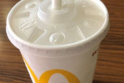【悲報】マクドナルドの紙ストロー、ジュースの味がめちゃくちゃ落ちる模様...