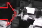 【閲覧注意】残業してる女子社員を捉えた監視カメラ。今から何が起こると思う？怖すぎ…