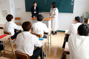 この教育実習生、ヤリ放題らしいゾ！性欲ぱない猿クソガキ共にどこでもズタボロ強輪わされ精神崩壊。膣たぷ中出し奴●。 音無鈴