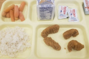 【画像】??アメリカの小学校の給食、めちゃくちゃ美味そうw