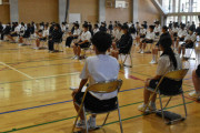 【悲報】「体育座り」ガチで滅びる、全校集会ではパイプ椅子へ