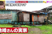 【座敷牢ニキ】ワイ、無事100mのLANケーブルを通し人権を得る【年収1000万】