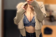 FC2 PPV 4937201 天然Icup神乳降臨｜ダンスで鍛えた曲線美が美しいクビレと薄ピンクの乳輪と乳首を男２名で生中出し蹂躙プレイ※レビュー限定で完全プラベでの個室居◯屋スマホハメ撮り生データを送付します