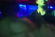 ナイトクラブで女性達が裸でテーブルに横たわっていますｗｗｗ