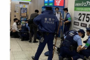 【悲報】日本人「え、待って、上野駅で刺殺されてケガした人がいる、撮らなきゃ…」
