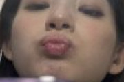 【画像】足立梨花さん（33）のキス顔がエロすぎる