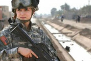 【画像】アメリカ軍の女性兵士、とんでもなくエッチなインナーを着ていた