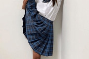 岡副真希が制服姿でパンツ見えそうな大開脚ｗｗｗｗｗｗｗｗｗｗｗ