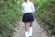 【無修正 エロ動画】 パイパン一本筋娘!! 遊んでそうな金髪制服女子を連れまわしてハメ撮り