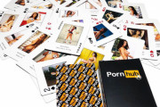 【画像】pornhubさん.とんでもなくエロいのを発売していた