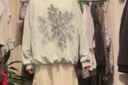 【朗報】四千頭身の都築さん、60万円のトレーナーを着て服好き芸人の貫禄を見せる