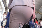 前はキッチリ鏡でチェックしてるであろう女さんも後ろは詰めが甘いｗおパンツ透けちゃってますよｗｗｗｗｗ