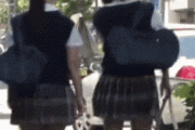 【GIF】強風でJKのパンチラが！！！！！！！！