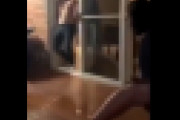女性のオシッコの飛距離チャレンジが変態すぎるｗｗｗ