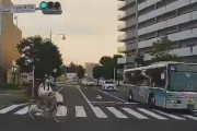 【動画】チャリさん、自ら事故りにいく