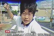 【悲報】無職さん、発狂して車のフロントガラスを叩き割り逃走するも、親に連れられて出頭し、逮捕ｗｗｗｗｗｗｗｗｗｗ
