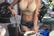 【画像あり】タイの屋台のドスケベお姉さんｗｗｗｗｗ