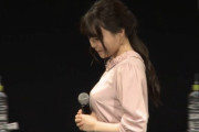 【画像】人気声優・麻倉ももさんのお乳、はちきれそうになる