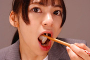 尋井うみ　美女の食事を鑑賞！手掴みパスタ、アイス汚し、咀嚼フェラ