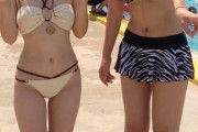 【悲報】ＪＫさん、上半身に比べてケツがデカすぎるｗｗｗｗｗ