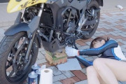 【画像】メンテ中のバイク女子さん、エッチすぎてマン汁ダダ漏れｗｗ